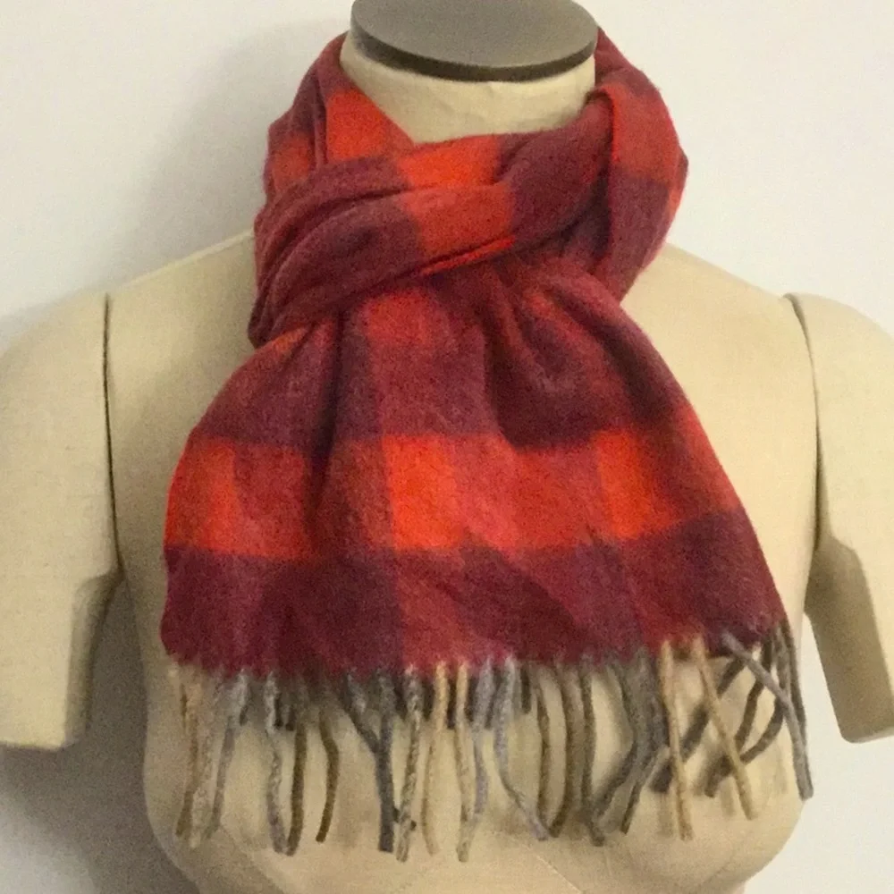 NWOT Scottish Cashmere Scarf Unisex Shades of Red